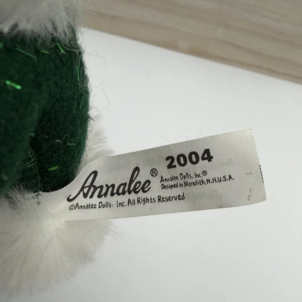 ANNALEE  Doll Posable Green & White Christmas Elf 2004 Decor